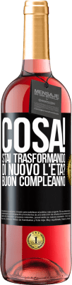 29,95 € Spedizione Gratuita | Vino rosato Edizione ROSÉ Cosa! Stai trasformando di nuovo l'età? Buon compleanno Etichetta Nera. Etichetta personalizzabile Vino giovane Raccogliere 2024 Tempranillo