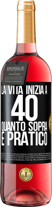 29,95 € Spedizione Gratuita | Vino rosato Edizione ROSÉ La vita inizia a 40 anni. Quanto sopra è pratico Etichetta Nera. Etichetta personalizzabile Vino giovane Raccogliere 2024 Tempranillo