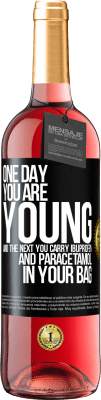 29,95 € Free Shipping | Rosé Wine ROSÉ Edition One day you are young and the next you carry ibuprofen and paracetamol in your bag Black Label. Customizable label Young wine Harvest 2024 Tempranillo