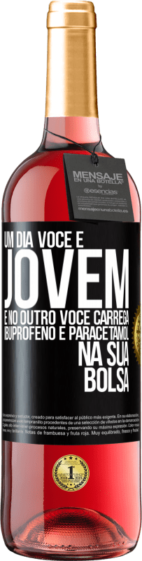 29,95 € Envio grátis | Vinho rosé Edição ROSÉ Um dia você é jovem e no outro você carrega ibuprofeno e paracetamol na sua bolsa Etiqueta Preta. Etiqueta personalizável Vinho jovem Colheita 2025 Tempranillo