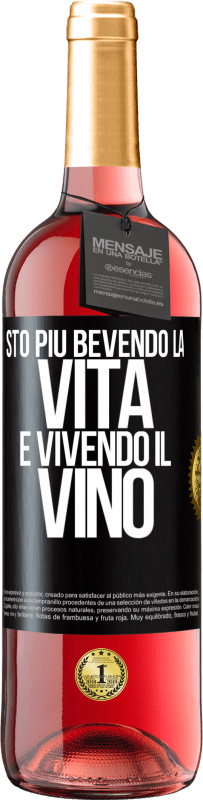 29,95 € Spedizione Gratuita | Vino rosato Edizione ROSÉ Sto più bevendo la vita e vivendo il vino Etichetta Nera. Etichetta personalizzabile Vino giovane Raccogliere 2023 Tempranillo