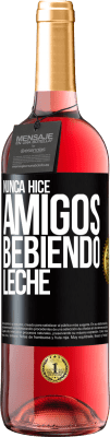 29,95 € Envío gratis | Vino Rosado Edición ROSÉ Nunca hice amigos bebiendo leche Etiqueta Negra. Etiqueta personalizable Vino joven Cosecha 2024 Tempranillo