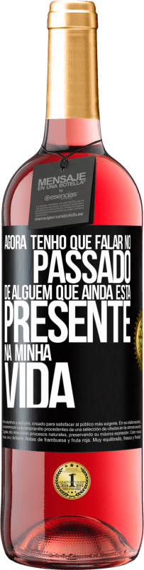 29,95 € Envio grátis | Vinho rosé Edição ROSÉ Agora tenho que falar no passado de alguém que ainda está presente na minha vida Etiqueta Preta. Etiqueta personalizável Vinho jovem Colheita 2023 Tempranillo