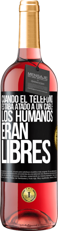 29,95 € Envío gratis | Vino Rosado Edición ROSÉ Cuando el teléfono estaba atado a un cable los humanos eran libres Etiqueta Negra. Etiqueta personalizable Vino joven Cosecha 2023 Tempranillo