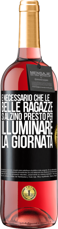 29,95 € Spedizione Gratuita | Vino rosato Edizione ROSÉ È necessario che le belle ragazze si alzino presto per illuminare la giornata Etichetta Nera. Etichetta personalizzabile Vino giovane Raccogliere 2024 Tempranillo