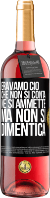 29,95 € Spedizione Gratuita | Vino rosato Edizione ROSÉ Eravamo ciò che non si conta, né si ammette, ma non si dimentica Etichetta Nera. Etichetta personalizzabile Vino giovane Raccogliere 2024 Tempranillo