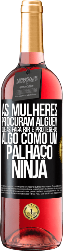 29,95 € Envio grátis | Vinho rosé Edição ROSÉ As mulheres procuram alguém que as faça rir e protegê-las, algo como um palhaço ninja Etiqueta Preta. Etiqueta personalizável Vinho jovem Colheita 2023 Tempranillo