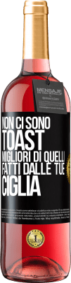 29,95 € Spedizione Gratuita | Vino rosato Edizione ROSÉ Non ci sono toast migliori di quelli fatti dalle tue ciglia Etichetta Nera. Etichetta personalizzabile Vino giovane Raccogliere 2024 Tempranillo