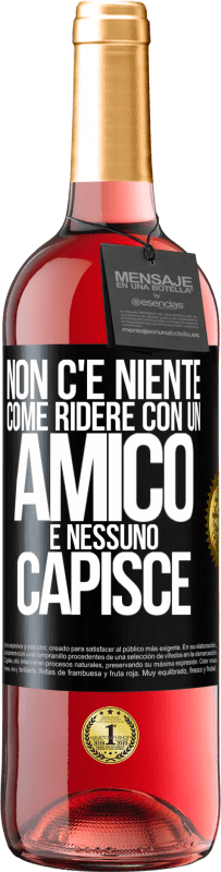 29,95 € Spedizione Gratuita | Vino rosato Edizione ROSÉ Non c'è niente come ridere con un amico e nessuno capisce Etichetta Nera. Etichetta personalizzabile Vino giovane Raccogliere 2024 Tempranillo