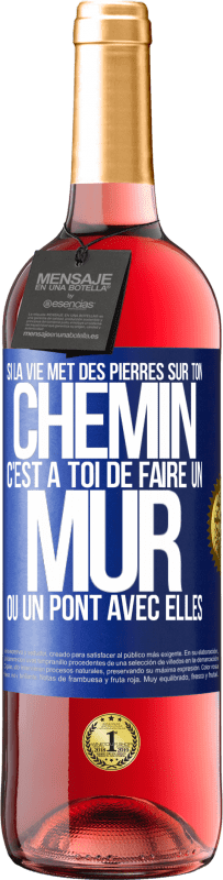 29,95 € Envoi gratuit | Vin rosé Édition ROSÉ Si la vie met des pierres sur ton chemin c'est à toi de faire un mur ou un pont avec elles Étiquette Bleue. Étiquette personnalisable Vin jeune Récolte 2024 Tempranillo