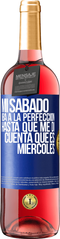 29,95 € Envío gratis | Vino Rosado Edición ROSÉ Mi sábado iba a la perfección hasta que me di cuenta que es miércoles Etiqueta Azul. Etiqueta personalizable Vino joven Cosecha 2024 Tempranillo