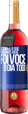 29,95 € Envio grátis | Vinho rosé Edição ROSÉ Se somos o que pensamos, hoje foi você o dia todo Etiqueta Azul. Etiqueta personalizável Vinho jovem Colheita 2023 Tempranillo