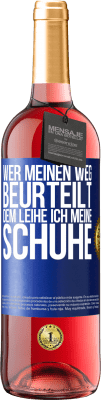 29,95 € Kostenloser Versand | Roséwein ROSÉ Ausgabe Wer meinen Weg beurteilt, dem leihe ich meine Schuhe Blaue Markierung. Anpassbares Etikett Junger Wein Ernte 2023 Tempranillo