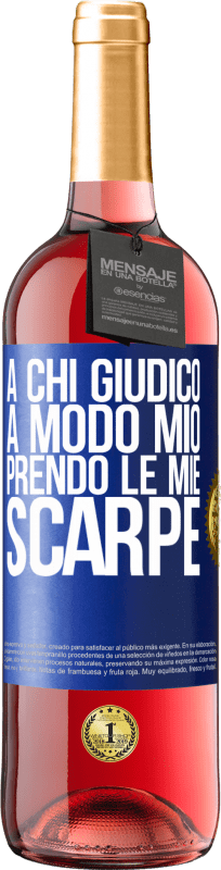 29,95 € Spedizione Gratuita | Vino rosato Edizione ROSÉ A chi giudico a modo mio, prendo le mie scarpe Etichetta Blu. Etichetta personalizzabile Vino giovane Raccogliere 2024 Tempranillo