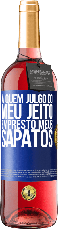 29,95 € Envio grátis | Vinho rosé Edição ROSÉ A quem julgo do meu jeito, empresto meus sapatos Etiqueta Azul. Etiqueta personalizável Vinho jovem Colheita 2024 Tempranillo