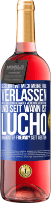 29,95 € Kostenloser Versand | Roséwein ROSÉ Ausgabe Gestern hat mich meine Frau verlassen und ist zu Lucho gegangen, meinem besten Freund. Und seit wann ist Lucho dein bester Freun Blaue Markierung. Anpassbares Etikett Junger Wein Ernte 2024 Tempranillo