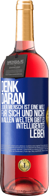 29,95 € Kostenloser Versand | Roséwein ROSÉ Ausgabe Denk daran, jeder Mensch ist eine Welt für sich und nicht in allen Welten gibt es intelligentes Leben Blaue Markierung. Anpassbares Etikett Junger Wein Ernte 2024 Tempranillo