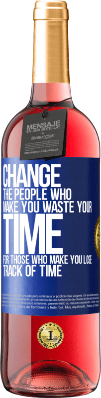 29,95 € Free Shipping | Rosé Wine ROSÉ Edition Change the people who make you waste your time for those who make you lose track of time Blue Label. Customizable label Young wine Harvest 2024 Tempranillo