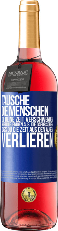 29,95 € Kostenloser Versand | Roséwein ROSÉ Ausgabe Tausche die Menschen, die deine Zeit verschwenden, gegen diejenigen aus, die dafür sorgen, dass du die Zeit aus den Augen verlie Blaue Markierung. Anpassbares Etikett Junger Wein Ernte 2024 Tempranillo