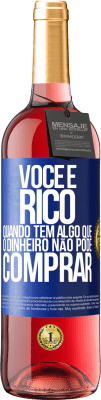 29,95 € Envio grátis | Vinho rosé Edição ROSÉ Você é rico quando tem algo que o dinheiro não pode comprar Etiqueta Azul. Etiqueta personalizável Vinho jovem Colheita 2023 Tempranillo