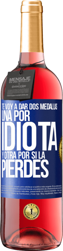 29,95 € Envío gratis | Vino Rosado Edición ROSÉ Te voy a dar dos medallas: Una por idiota y otra por si la pierdes Etiqueta Azul. Etiqueta personalizable Vino joven Cosecha 2024 Tempranillo