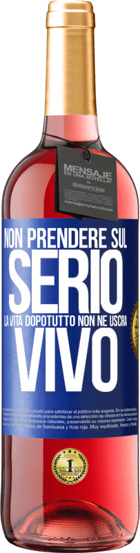 29,95 € Spedizione Gratuita | Vino rosato Edizione ROSÉ Non prendere sul serio la vita, dopotutto, non ne uscirai vivo Etichetta Blu. Etichetta personalizzabile Vino giovane Raccogliere 2025 Tempranillo