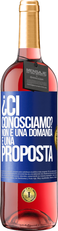 29,95 € Spedizione Gratuita | Vino rosato Edizione ROSÉ ¿Ci conosciamo? Non è una domanda, è una proposta Etichetta Blu. Etichetta personalizzabile Vino giovane Raccogliere 2024 Tempranillo