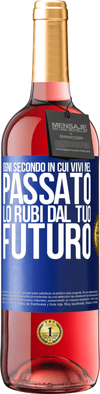 29,95 € Spedizione Gratuita | Vino rosato Edizione ROSÉ Ogni secondo in cui vivi nel passato, lo rubi dal tuo futuro Etichetta Blu. Etichetta personalizzabile Vino giovane Raccogliere 2024 Tempranillo