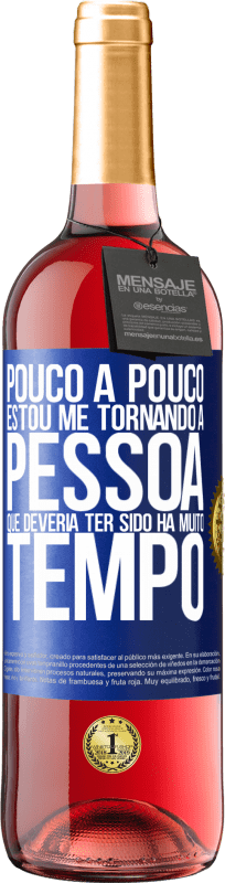 29,95 € Envio grátis | Vinho rosé Edição ROSÉ Pouco a pouco, estou me tornando a pessoa que deveria ter sido há muito tempo Etiqueta Azul. Etiqueta personalizável Vinho jovem Colheita 2025 Tempranillo