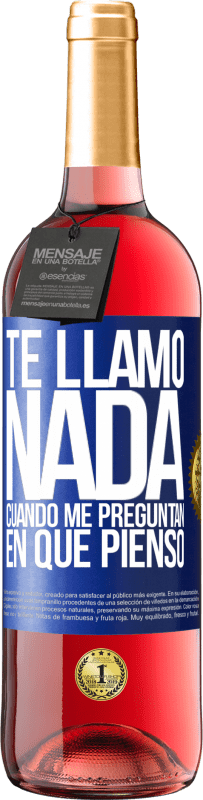 29,95 € Envío gratis | Vino Rosado Edición ROSÉ Te llamo nada cuando me preguntan en qué pienso Etiqueta Azul. Etiqueta personalizable Vino joven Cosecha 2024 Tempranillo