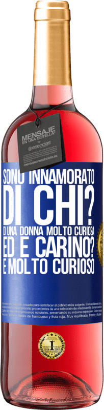 29,95 € Spedizione Gratuita | Vino rosato Edizione ROSÉ Sono innamorato Di chi? Di una donna molto curiosa. Ed è carino? È molto curioso Etichetta Blu. Etichetta personalizzabile Vino giovane Raccogliere 2024 Tempranillo