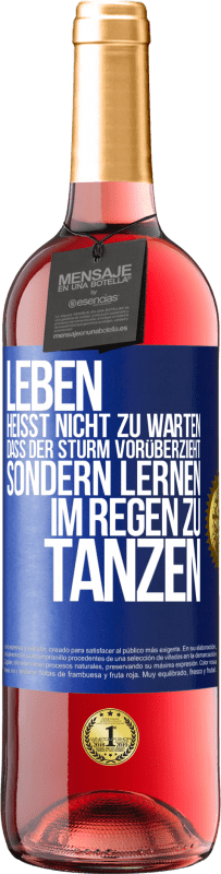 29,95 € Kostenloser Versand | Roséwein ROSÉ Ausgabe Leben heißt nicht zu warten, dass der Sturm vorüberzieht, sondern lernen, im Regen zu tanzen Blaue Markierung. Anpassbares Etikett Junger Wein Ernte 2024 Tempranillo