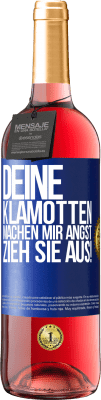 29,95 € Kostenloser Versand | Roséwein ROSÉ Ausgabe Deine Klamotten machen mir Angst. Zieh sie aus! Blaue Markierung. Anpassbares Etikett Junger Wein Ernte 2024 Tempranillo