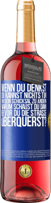 29,95 € Kostenloser Versand | Roséwein ROSÉ Ausgabe Wenn du denkst, du kannst nichts tun, um dein Schicksal zu ändern, warum schaust du dann bevor du die Straße überquerst? Blaue Markierung. Anpassbares Etikett Junger Wein Ernte 2025 Tempranillo