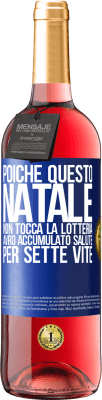 29,95 € Spedizione Gratuita | Vino rosato Edizione ROSÉ Poiché questo Natale non tocca la lotteria, avrò accumulato salute per sette vite Etichetta Blu. Etichetta personalizzabile Vino giovane Raccogliere 2024 Tempranillo