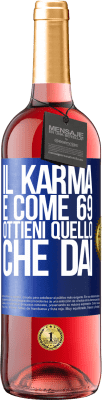 29,95 € Spedizione Gratuita | Vino rosato Edizione ROSÉ Il karma è come 69, ottieni quello che dai Etichetta Blu. Etichetta personalizzabile Vino giovane Raccogliere 2024 Tempranillo