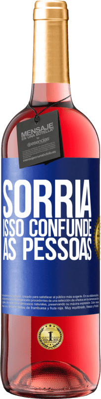 29,95 € Envio grátis | Vinho rosé Edição ROSÉ Sorria, isso confunde as pessoas Etiqueta Azul. Etiqueta personalizável Vinho jovem Colheita 2024 Tempranillo