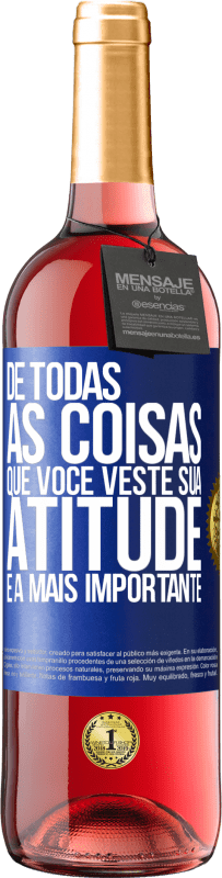 29,95 € Envio grátis | Vinho rosé Edição ROSÉ De todas as coisas que você veste, sua atitude é a mais importante Etiqueta Azul. Etiqueta personalizável Vinho jovem Colheita 2024 Tempranillo