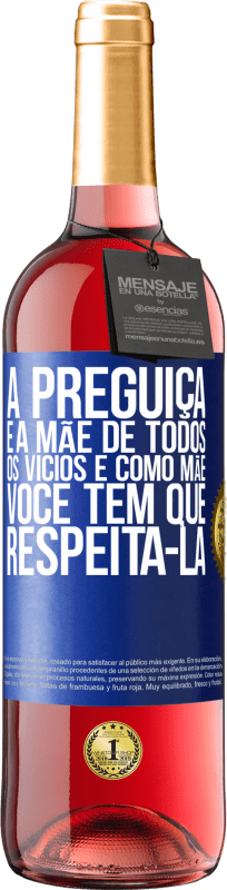 29,95 € Envio grátis | Vinho rosé Edição ROSÉ A preguiça é a mãe de todos os vícios e, como mãe ... você tem que respeitá-la Etiqueta Azul. Etiqueta personalizável Vinho jovem Colheita 2024 Tempranillo