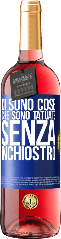 29,95 € Spedizione Gratuita | Vino rosato Edizione ROSÉ Ci sono cose che sono tatuate senza inchiostro Etichetta Blu. Etichetta personalizzabile Vino giovane Raccogliere 2024 Tempranillo