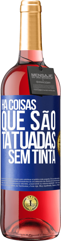 29,95 € Envio grátis | Vinho rosé Edição ROSÉ Há coisas que são tatuadas sem tinta Etiqueta Azul. Etiqueta personalizável Vinho jovem Colheita 2024 Tempranillo