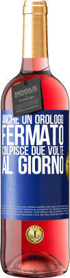 29,95 € Spedizione Gratuita | Vino rosato Edizione ROSÉ Anche un orologio fermato colpisce due volte al giorno Etichetta Blu. Etichetta personalizzabile Vino giovane Raccogliere 2024 Tempranillo