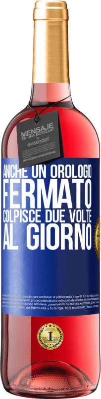 29,95 € Spedizione Gratuita | Vino rosato Edizione ROSÉ Anche un orologio fermato colpisce due volte al giorno Etichetta Blu. Etichetta personalizzabile Vino giovane Raccogliere 2024 Tempranillo