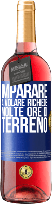 29,95 € Spedizione Gratuita | Vino rosato Edizione ROSÉ Imparare a volare richiede molte ore di terreno Etichetta Blu. Etichetta personalizzabile Vino giovane Raccogliere 2023 Tempranillo