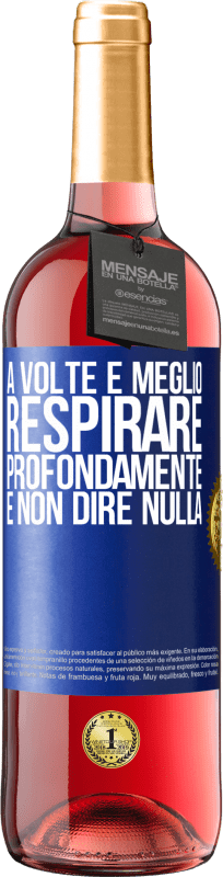 29,95 € Spedizione Gratuita | Vino rosato Edizione ROSÉ A volte è meglio respirare profondamente e non dire nulla Etichetta Blu. Etichetta personalizzabile Vino giovane Raccogliere 2025 Tempranillo