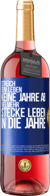 29,95 € Kostenloser Versand | Roséwein ROSÉ Ausgabe Streich dem Leben keine Jahre ab, vielmehr stecke Leben in die Jahre Blaue Markierung. Anpassbares Etikett Junger Wein Ernte 2023 Tempranillo