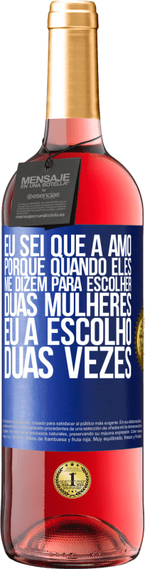 29,95 € Envio grátis | Vinho rosé Edição ROSÉ Eu sei que a amo, porque quando eles me dizem para escolher duas mulheres, eu a escolho duas vezes Etiqueta Azul. Etiqueta personalizável Vinho jovem Colheita 2024 Tempranillo