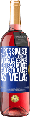 29,95 € Envio grátis | Vinho rosé Edição ROSÉ O pessimista reclama do vento o otimista espera que isso mude o realista ajusta as velas Etiqueta Azul. Etiqueta personalizável Vinho jovem Colheita 2025 Tempranillo