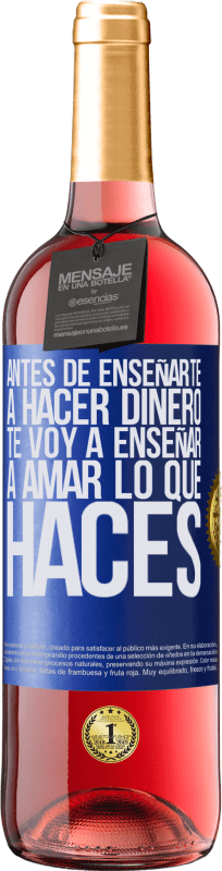 29,95 € Envío gratis | Vino Rosado Edición ROSÉ Antes de enseñarte a hacer dinero, te voy a enseñar a amar lo que haces Etiqueta Azul. Etiqueta personalizable Vino joven Cosecha 2024 Tempranillo