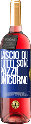 29,95 € Spedizione Gratuita | Vino rosato Edizione ROSÉ Lascio qui, tutti sono pazzi! Unicorno! Etichetta Blu. Etichetta personalizzabile Vino giovane Raccogliere 2023 Tempranillo